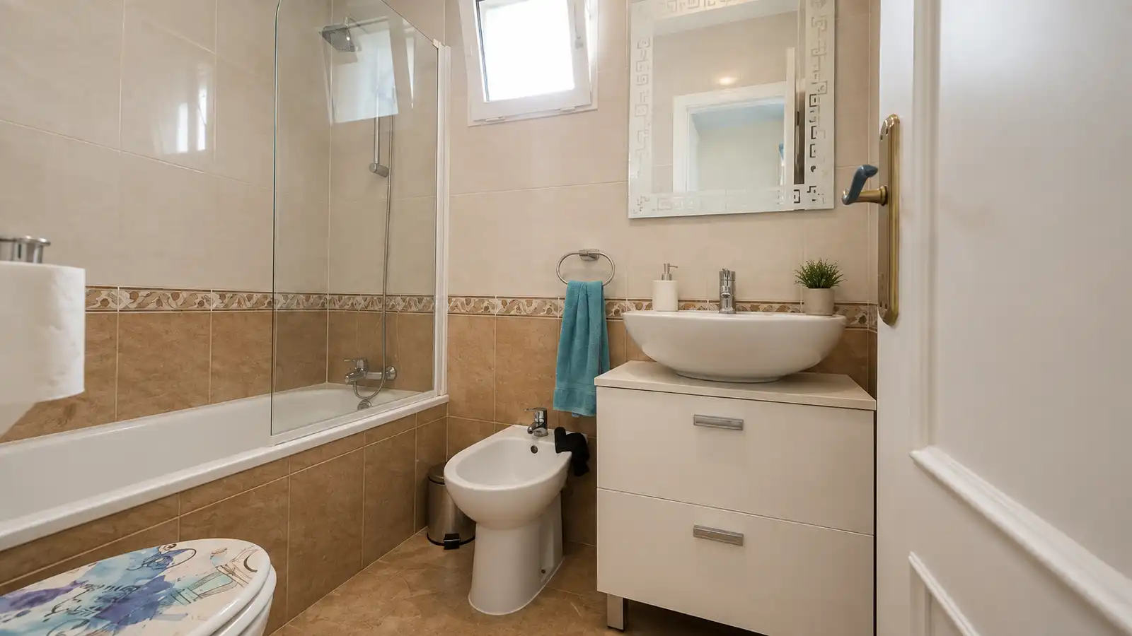 Badezimmer von Haus oder Chalet zum Verkauf in Santa Pola mit Klimaanlage, Heizung und Gemeinschaftspool