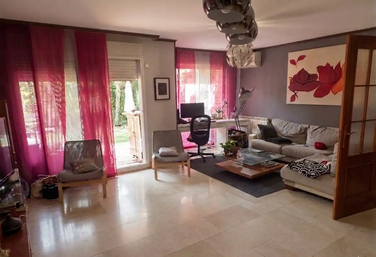 Sala de estar de Casa adosada en venta en Algete con Aire acondicionado, Calefacción y Jardín privado