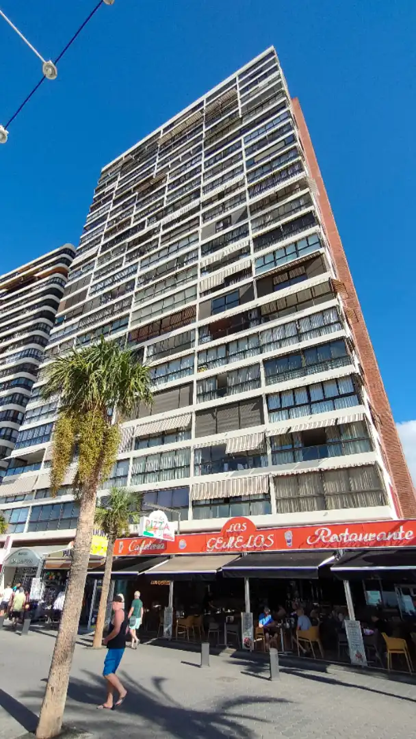 Vista exterior de Apartamento en venta en Benidorm con Aire acondicionado, Amueblado y Piscina comunitaria