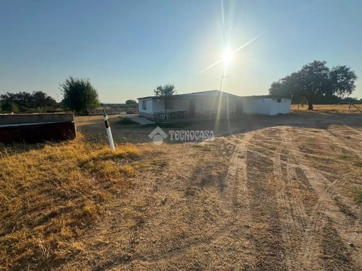 Finca rústica en venda en Badajoz amb Traster i Moblat