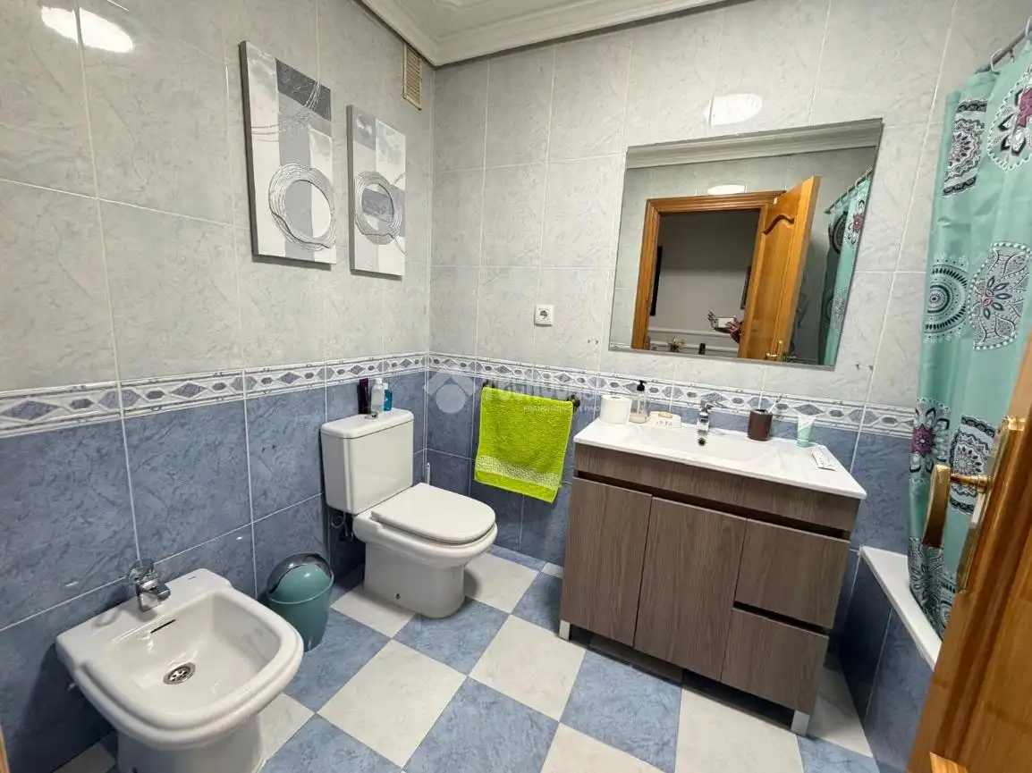 Bathroom of Flat for sale in Martos