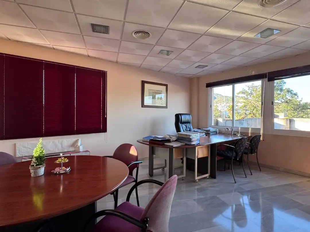 Büro zum Verkauf in Málaga mit Klimaanlage, Heizung und Terrasse