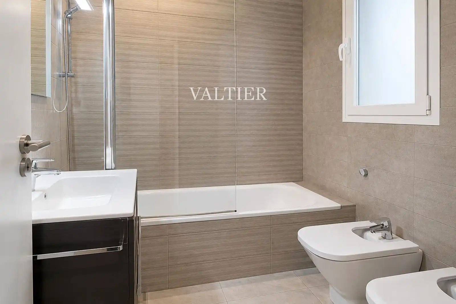 Badezimmer von Dachboden zur Miete in Madrid