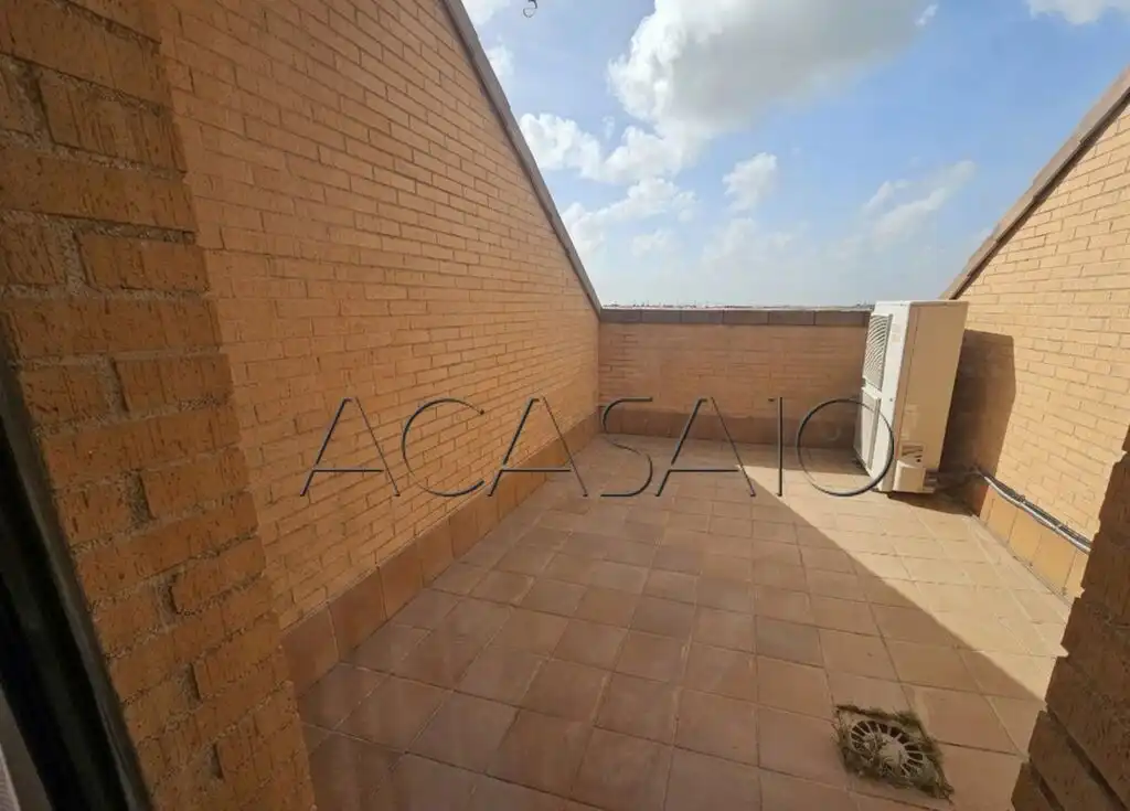Terrassa de Casa adosada en venda en El Viso de San Juan amb Aire condicionat, Calefacció i Traster