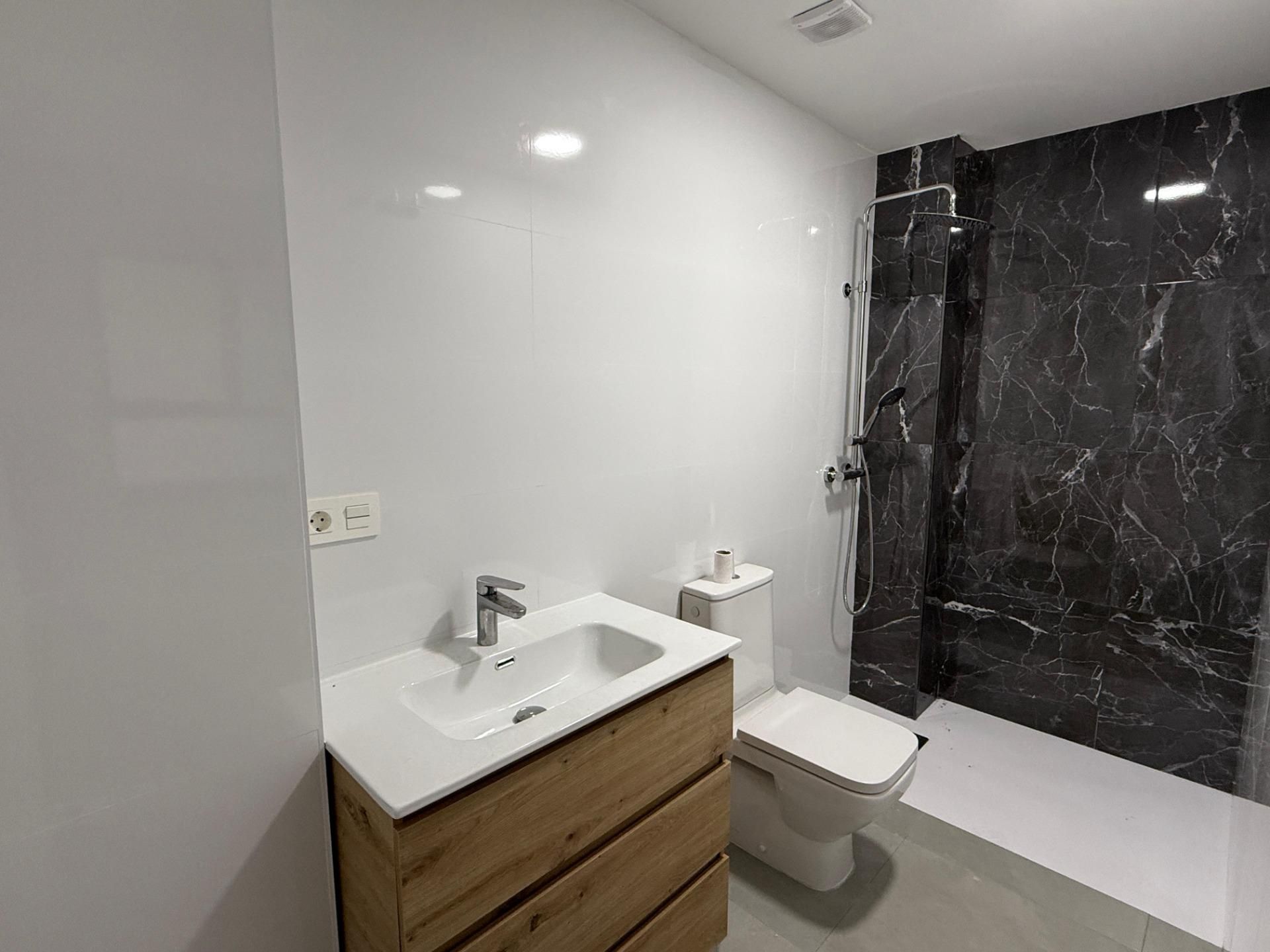 Bathroom of Planta baja for sale in  Granada Capital  with Air Conditioner and Heating