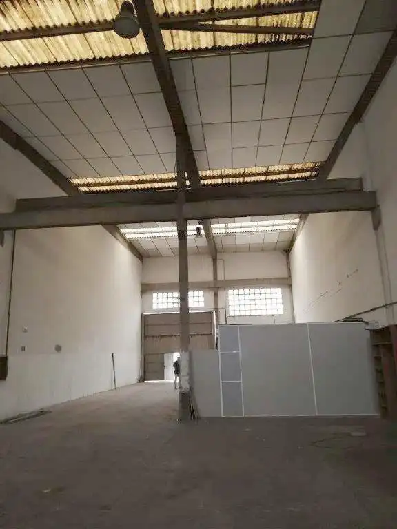 Industrial building to rent in Oeste
