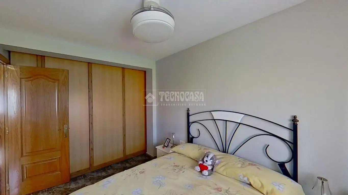Habitación de Casa adosada en venta en Manresa