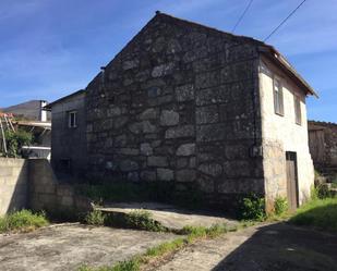 Vista exterior de Casa adosada en venda en Arbo amb Jardí privat