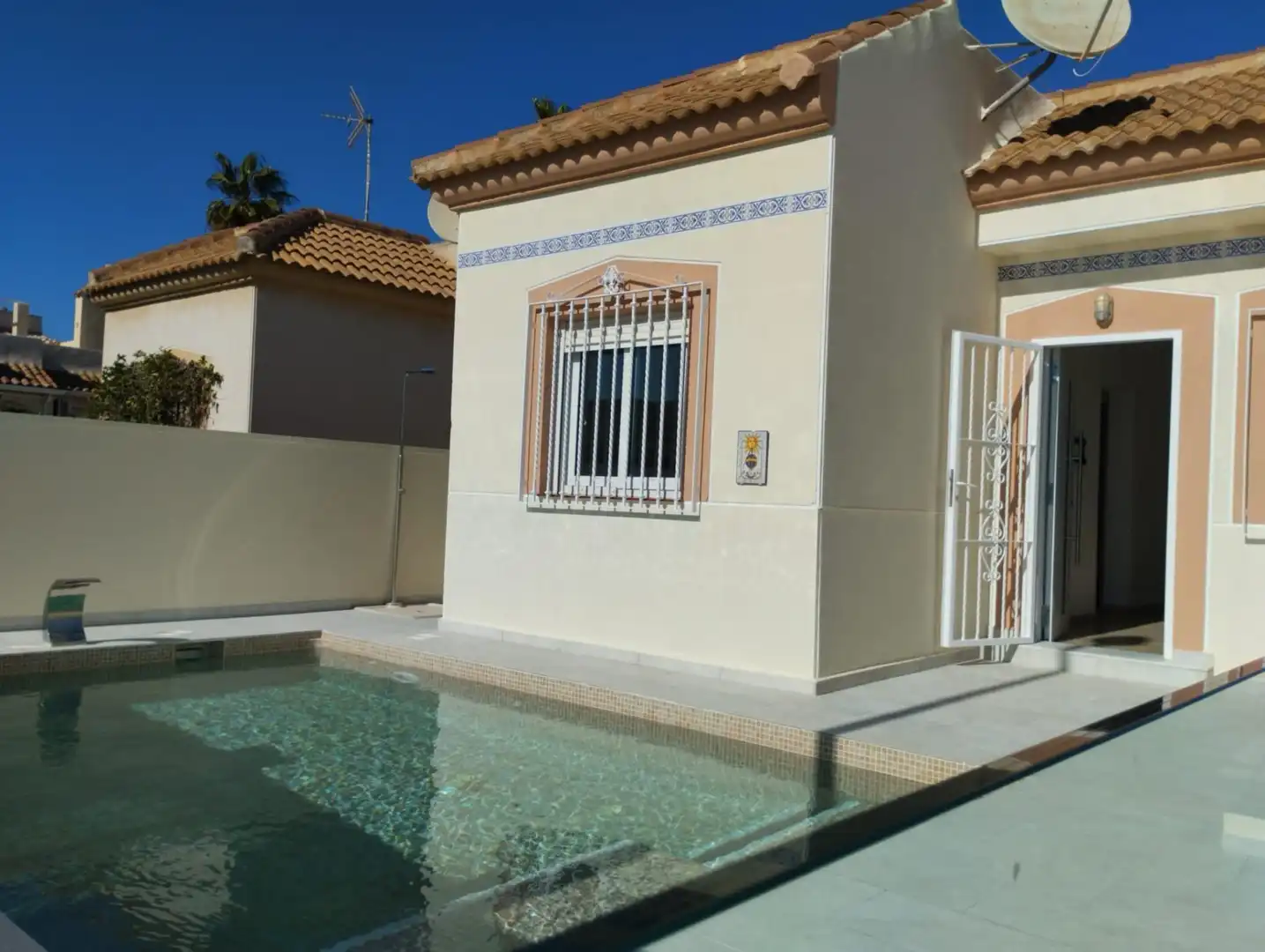 Detached house for sale in Playa de los Locos