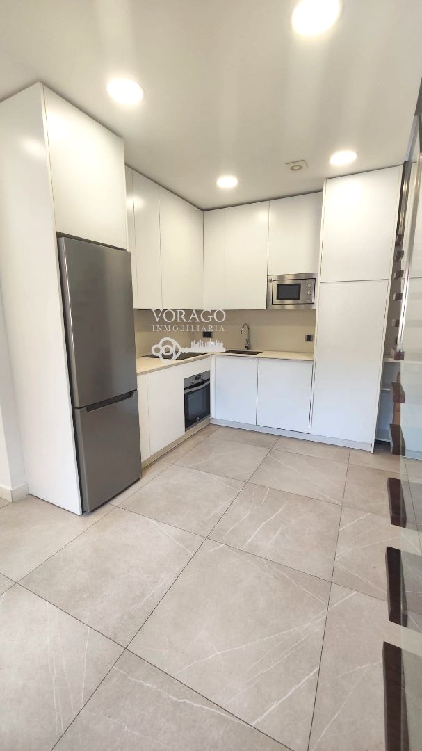 Cuina de Dúplex de lloguer en Alcalá de Henares amb Aire condicionat i Calefacció