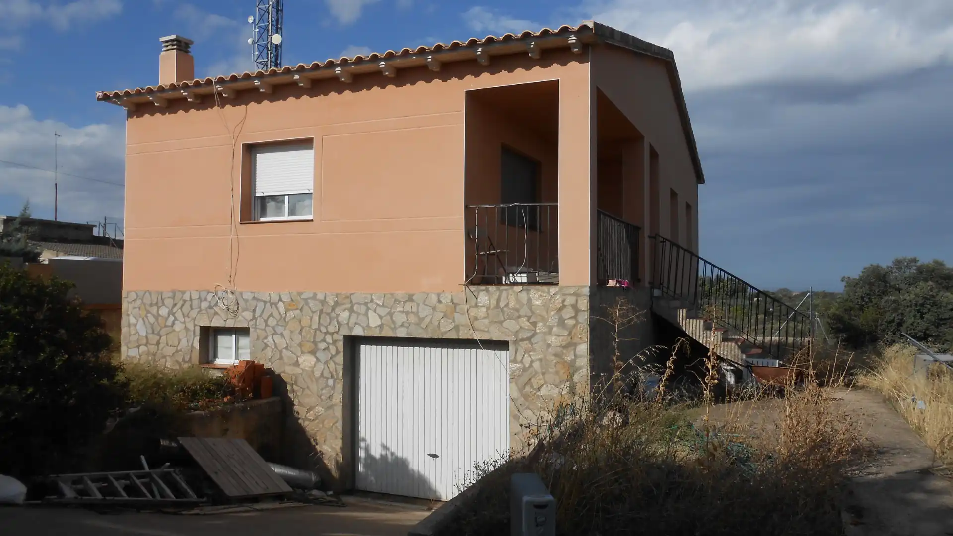 Vista exterior de Casa o xalet en venda en Hontoba amb Calefacció i Jardí privat