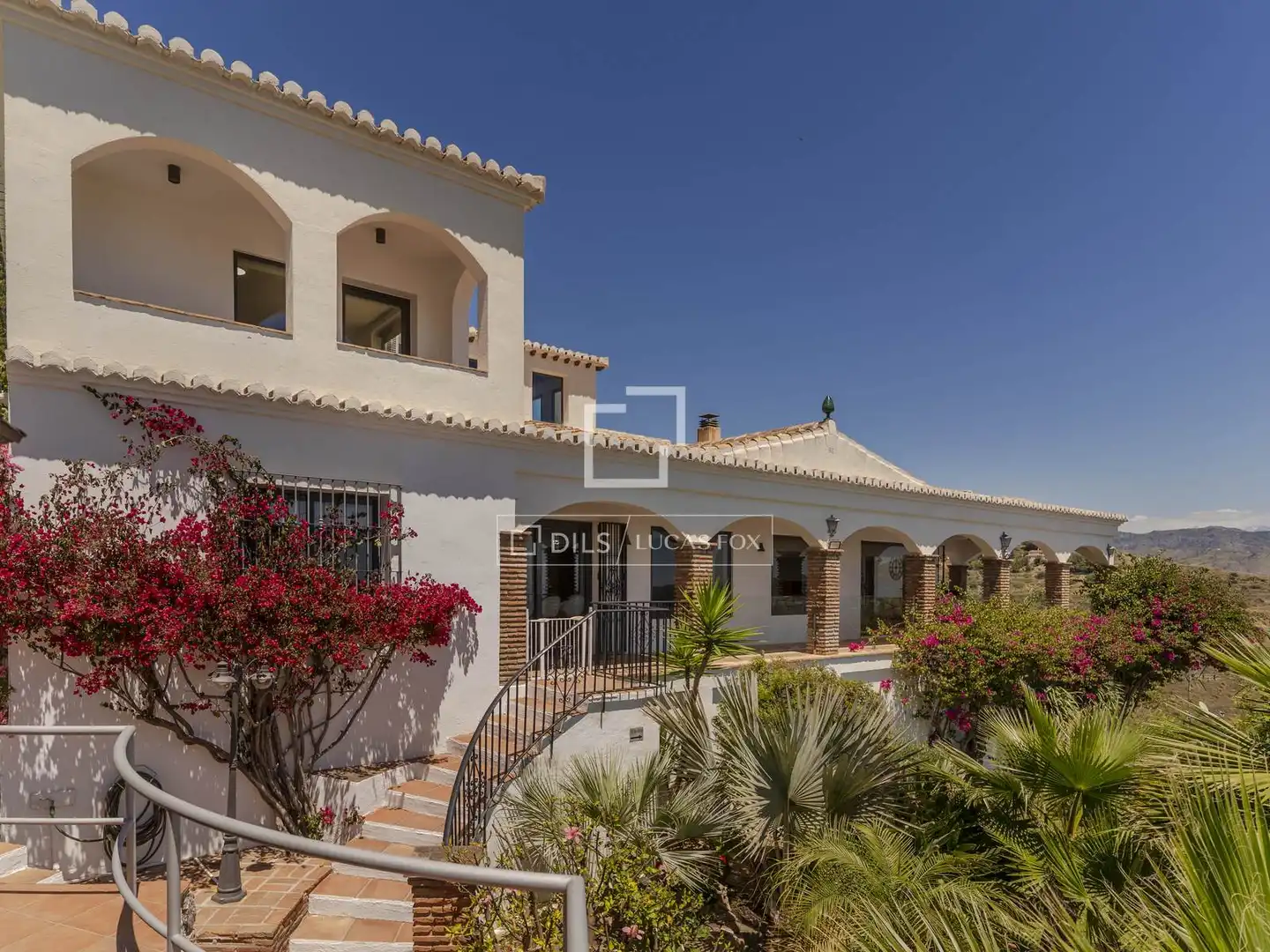Vista exterior de Casa o xalet en venda en Almuñécar amb Aire condicionat, Calefacció i Jardí privat