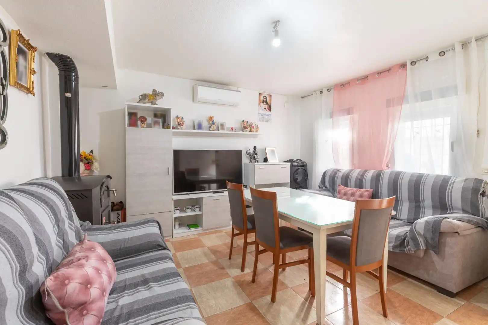 Sala de estar de Casa adosada en venta en Guadix con Aire acondicionado y Terraza