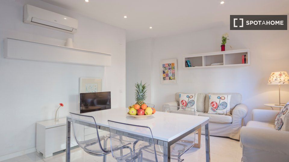 Sala de estar de Piso de alquiler en  Barcelona Capital con Aire acondicionado, Calefacción y Amueblado