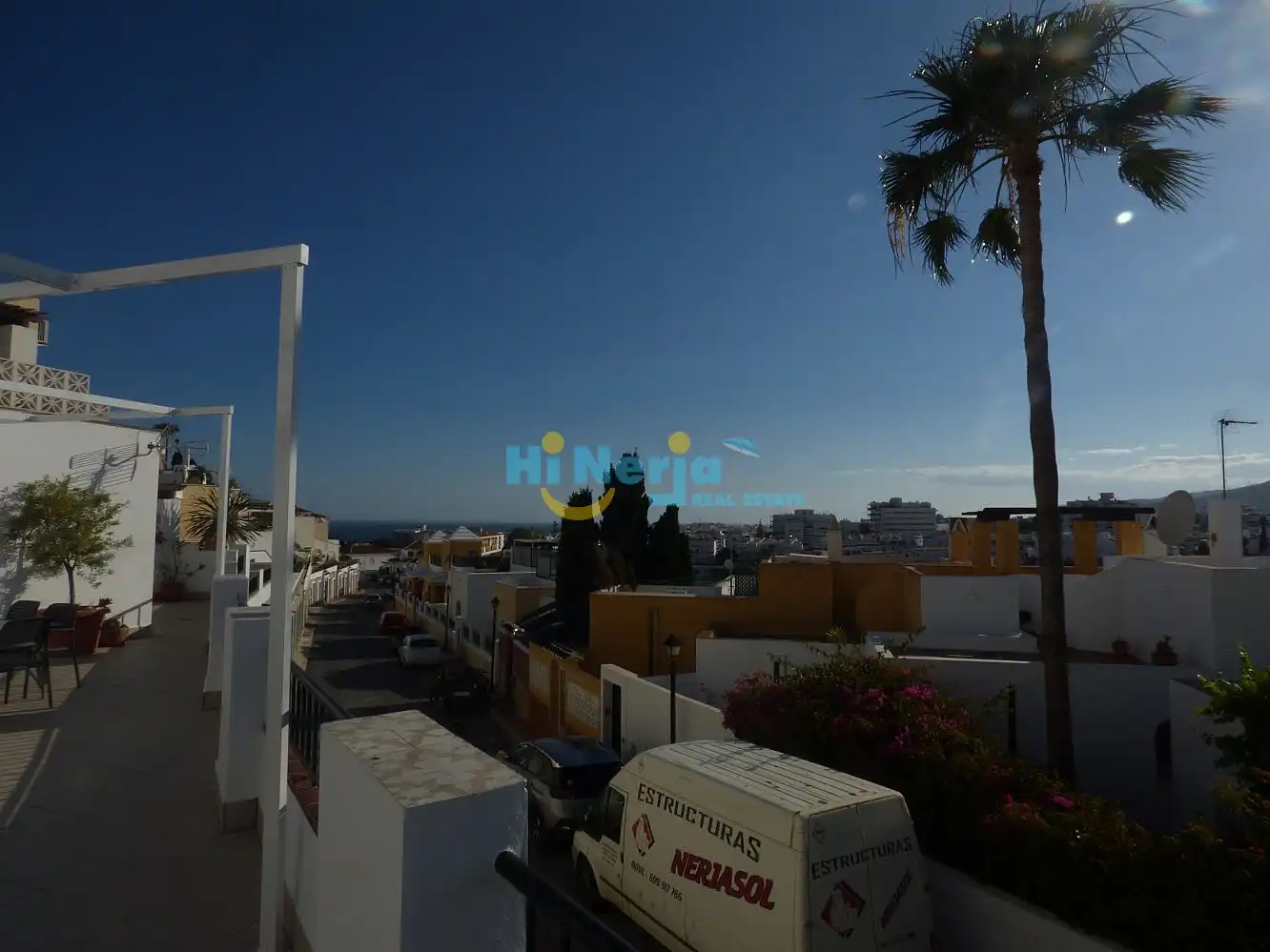 Vista exterior de Àtic en venda en Nerja amb Terrassa