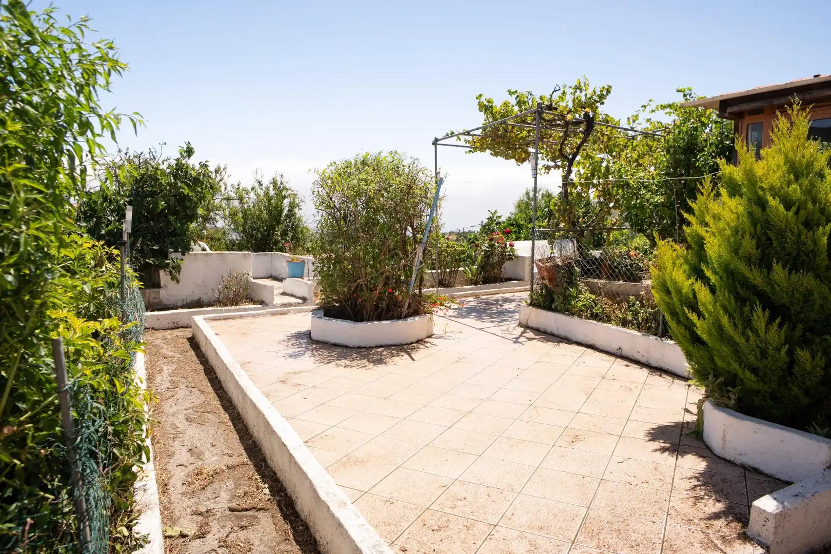 Terrasse von Einfamilien-Reihenhaus zum Verkauf in Valsequillo de Gran Canaria mit Klimaanlage, Heizung und Privatgarten