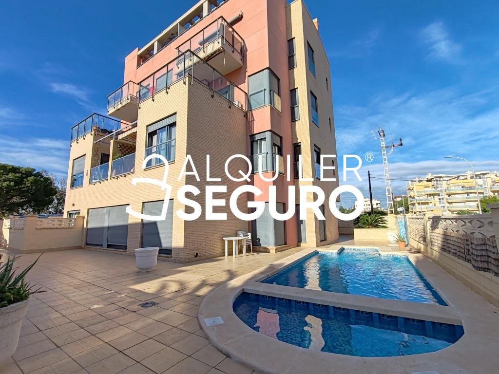 Außenansicht von Dachboden zur Miete in El Campello mit Klimaanlage, Terrasse und Schwimmbad