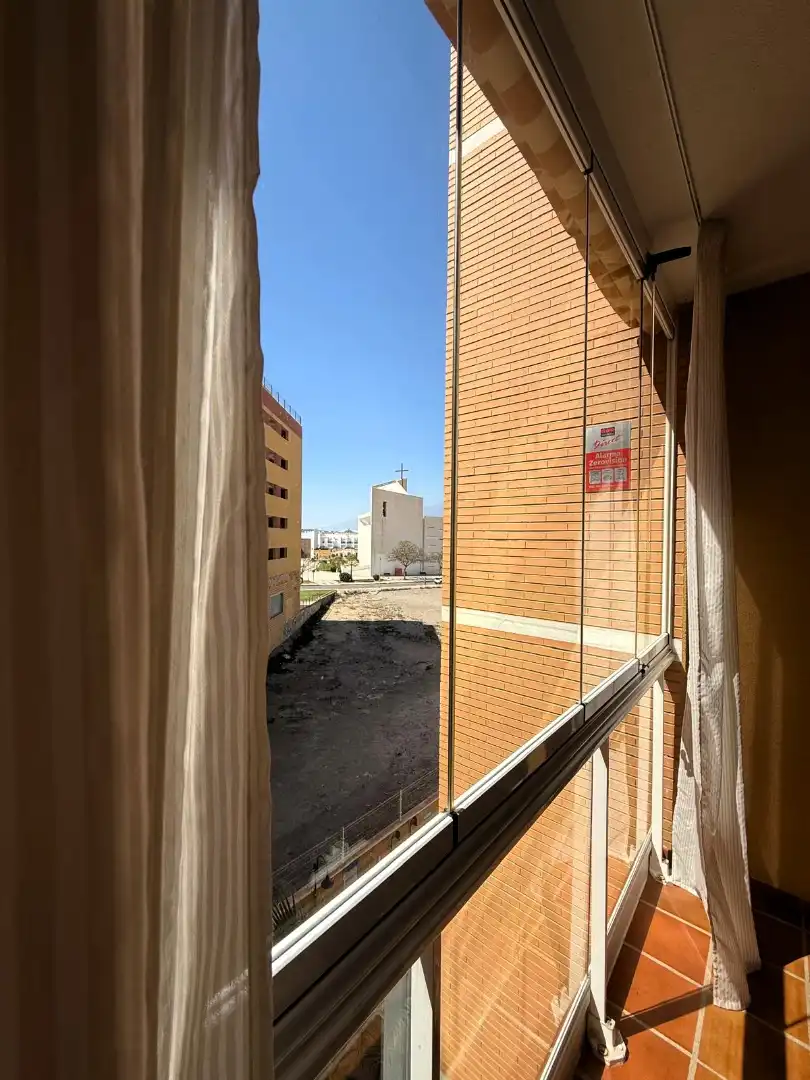 Außenansicht von Wohnung zum Verkauf in Roquetas de Mar mit Klimaanlage, Terrasse und Möbliert