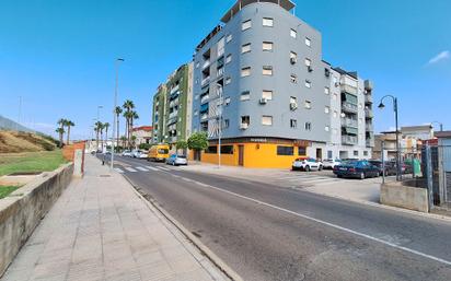 Außenansicht von Wohnung zum verkauf in Alzira mit Klimaanlage und Balkon