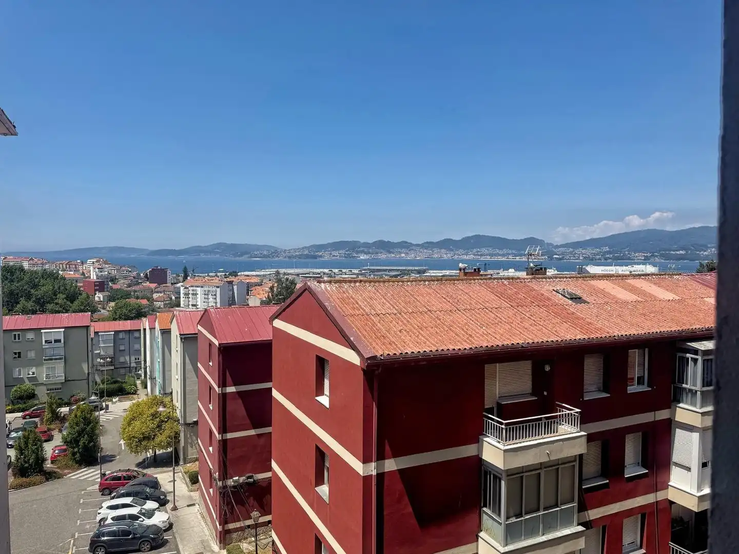 Vista exterior de Piso en venta en Vigo  con Calefacción, Terraza y Amueblado