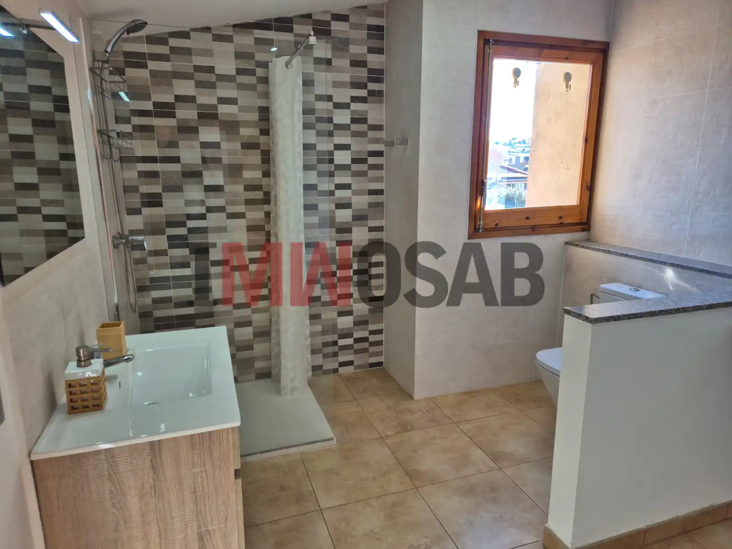 Badezimmer von Wohnungen zum Verkauf in Navàs mit Klimaanlage, Terrasse und Ofen