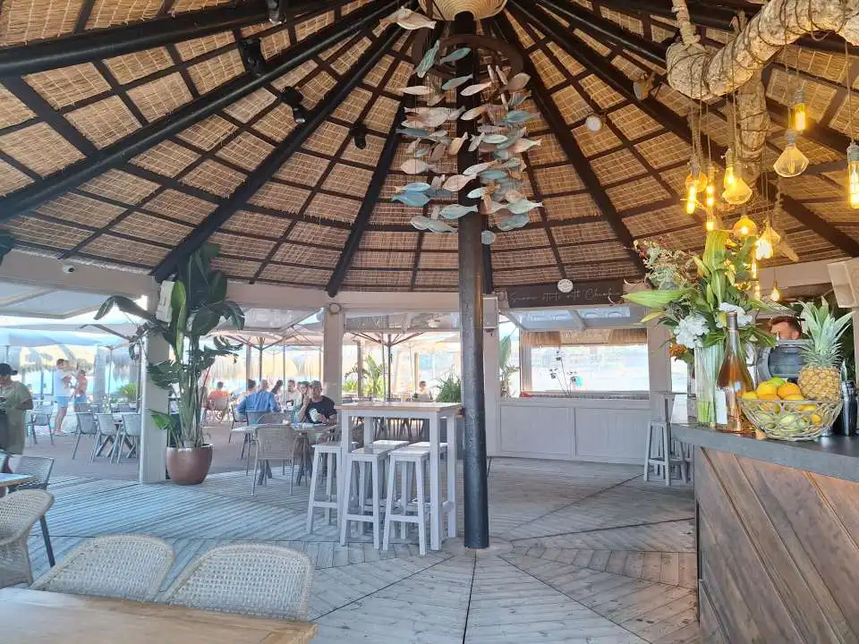 Einfamilien-Reihenhaus zum Verkauf in Sotogrande mit Klimaanlage, Heizung und Privatgarten
