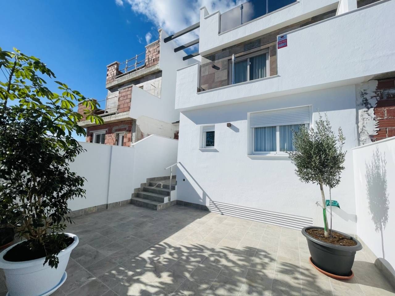 Vista exterior de Casa adosada en venda en Los Alcázares amb Aire condicionat, Calefacció i Terrassa
