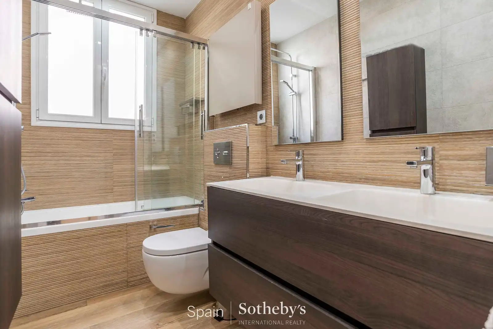 Bany de Apartament en venda en Madrid amb Aire condicionat, Calefacció i Terrassa