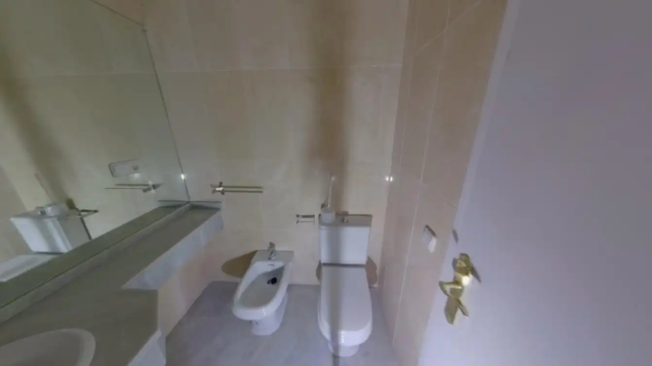 Baño de Piso en venta en Marbella con Piscina