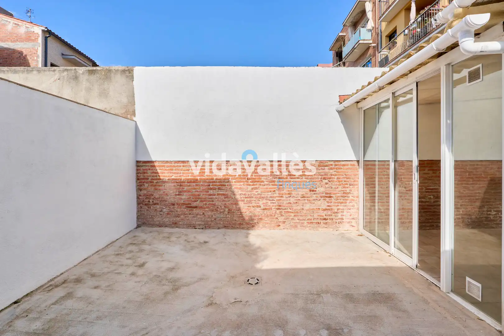 Vista exterior de Casa o xalet en venda en Llinars del Vallès amb Calefacció, Terrassa i Forn