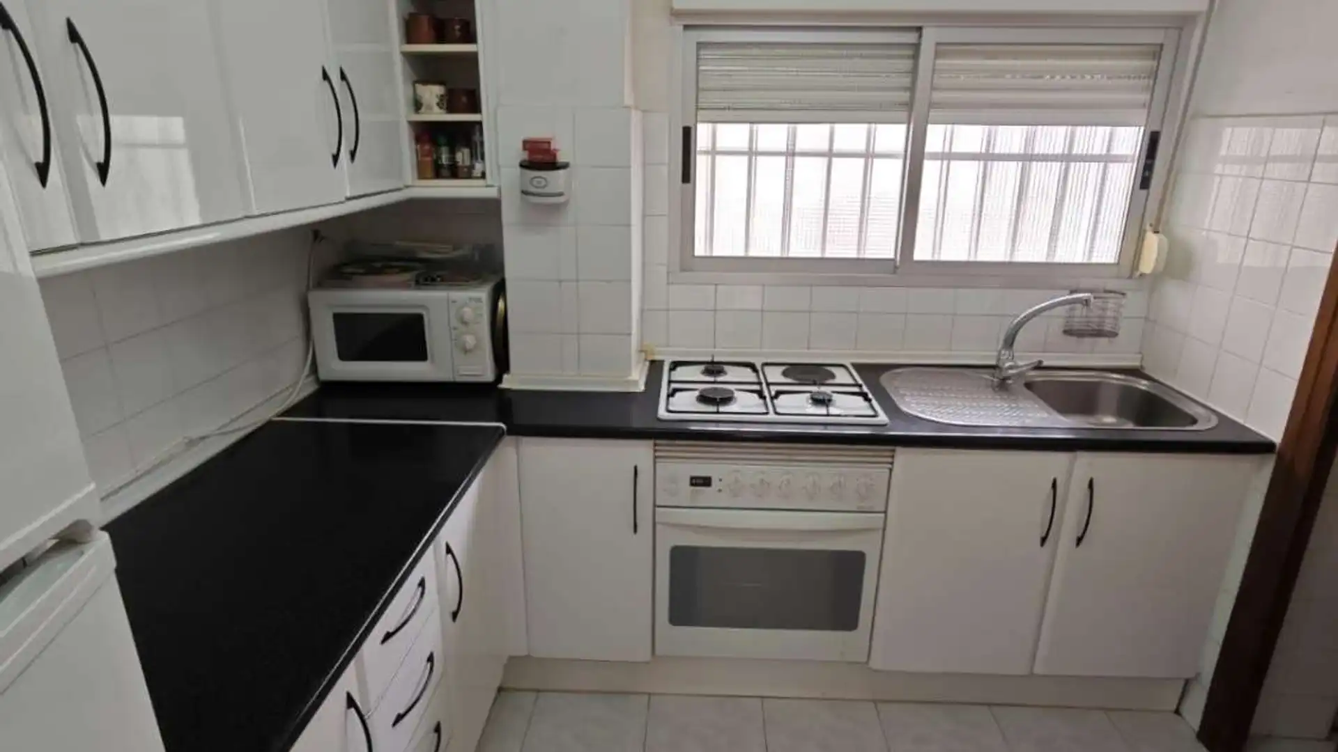Kitchen of Flat for sale in Vélez-Málaga  with Terrace and Furnished