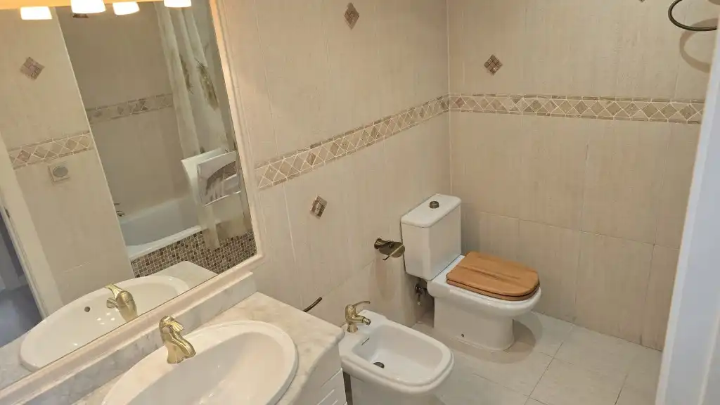 Badezimmer von Wohnung zum Verkauf in Valencia mit Klimaanlage, Möbliert und Ofen
