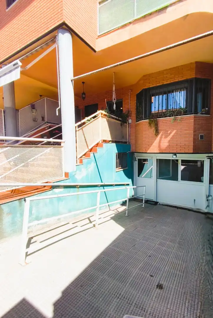 Vista exterior de Casa adosada en venda en Seseña amb Aire condicionat, Calefacció i Jardí privat