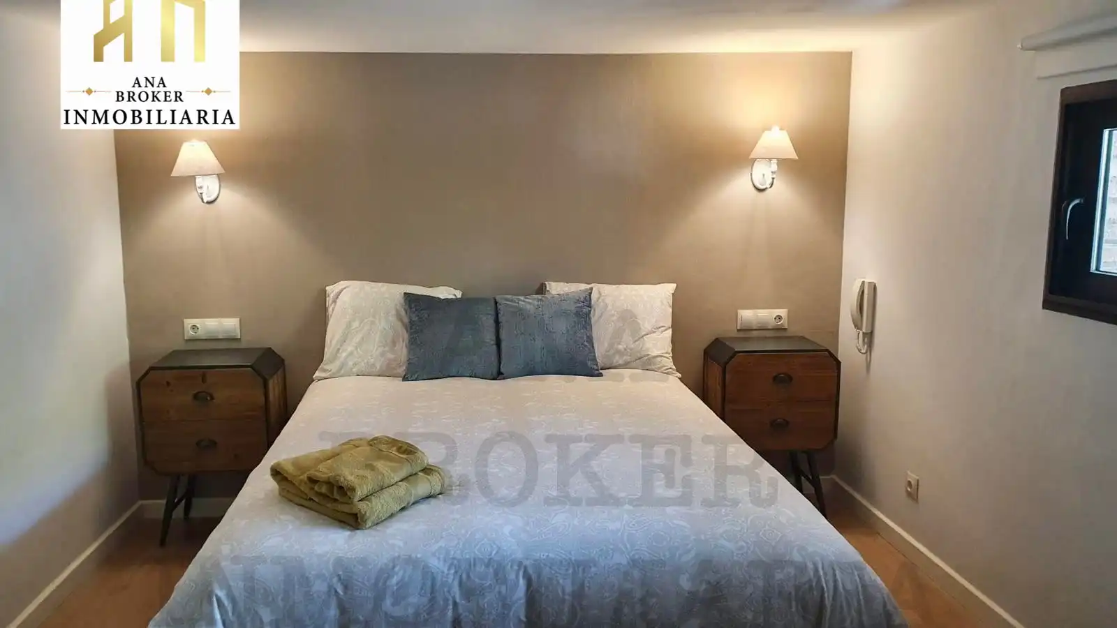 Dormitori de Apartament en venda en Ronda amb Moblat