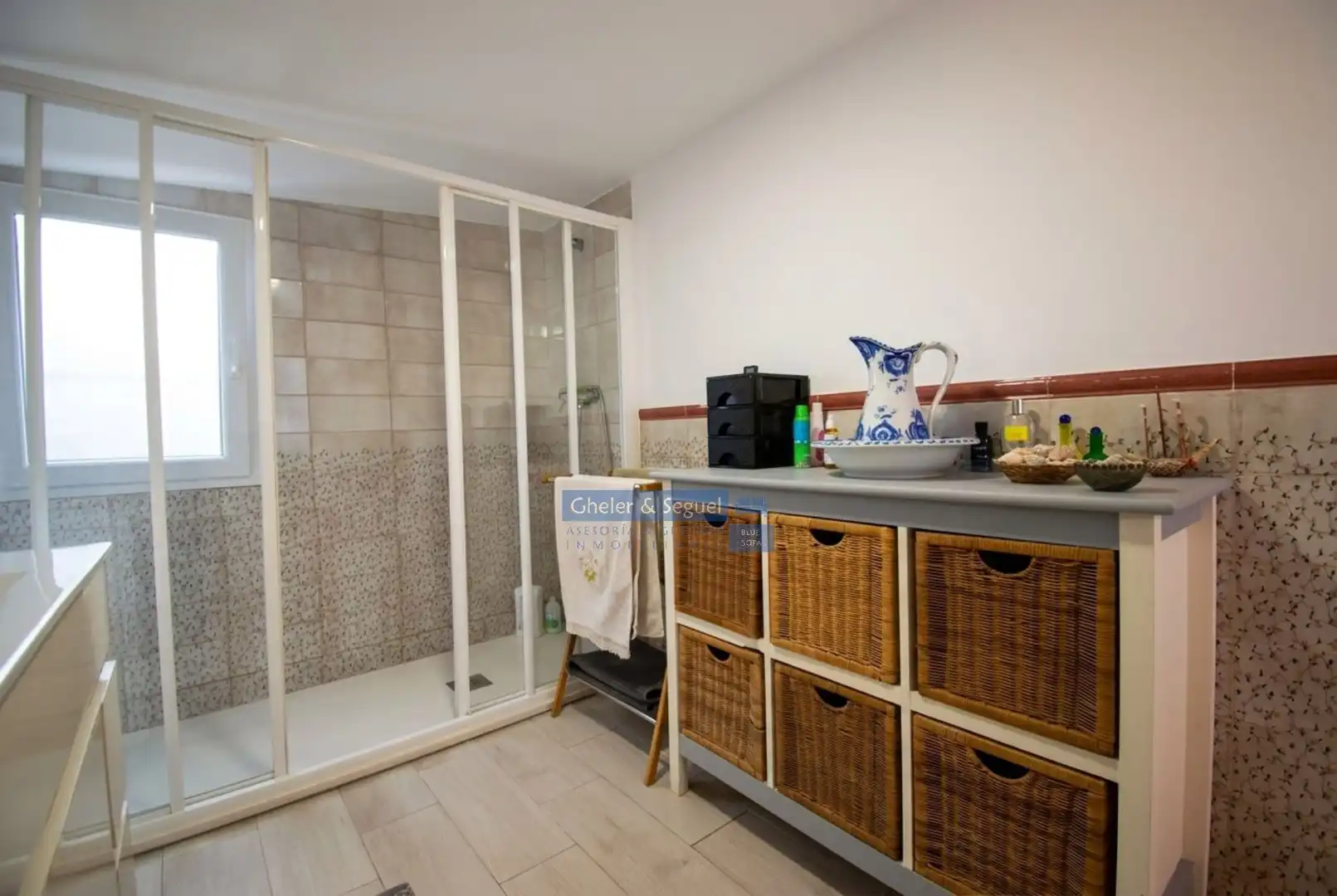 Bathroom of Houses for sale in Alfara de la Baronia