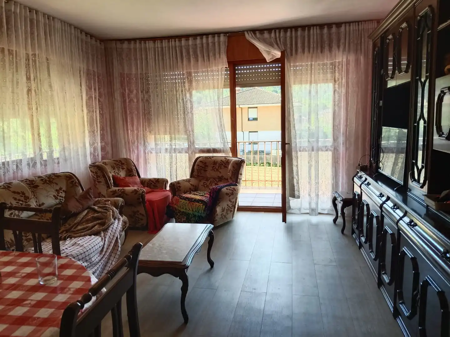 Sala d'estar de Casa o xalet en venda en Ampuero amb Jardí privat, Terrassa i Moblat