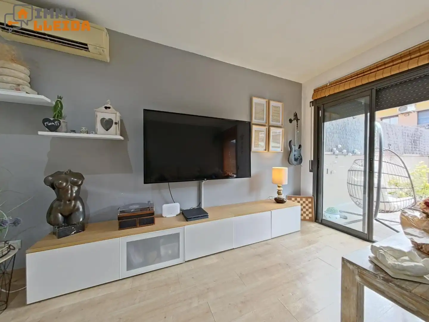 Sala d'estar de Planta baixa en venda en Cerdanyola del Vallès amb Aire condicionat, Calefacció i Terrassa