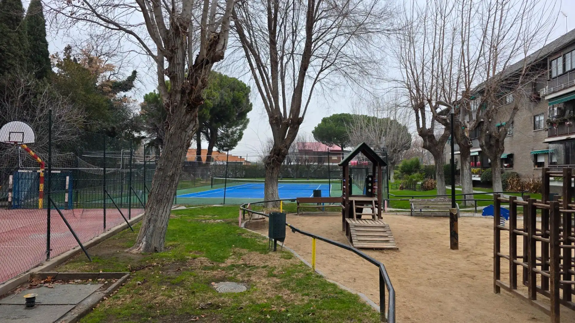 Piscina de Pis en venda en Paracuellos de Jarama amb Calefacció, Jardí privat i Traster