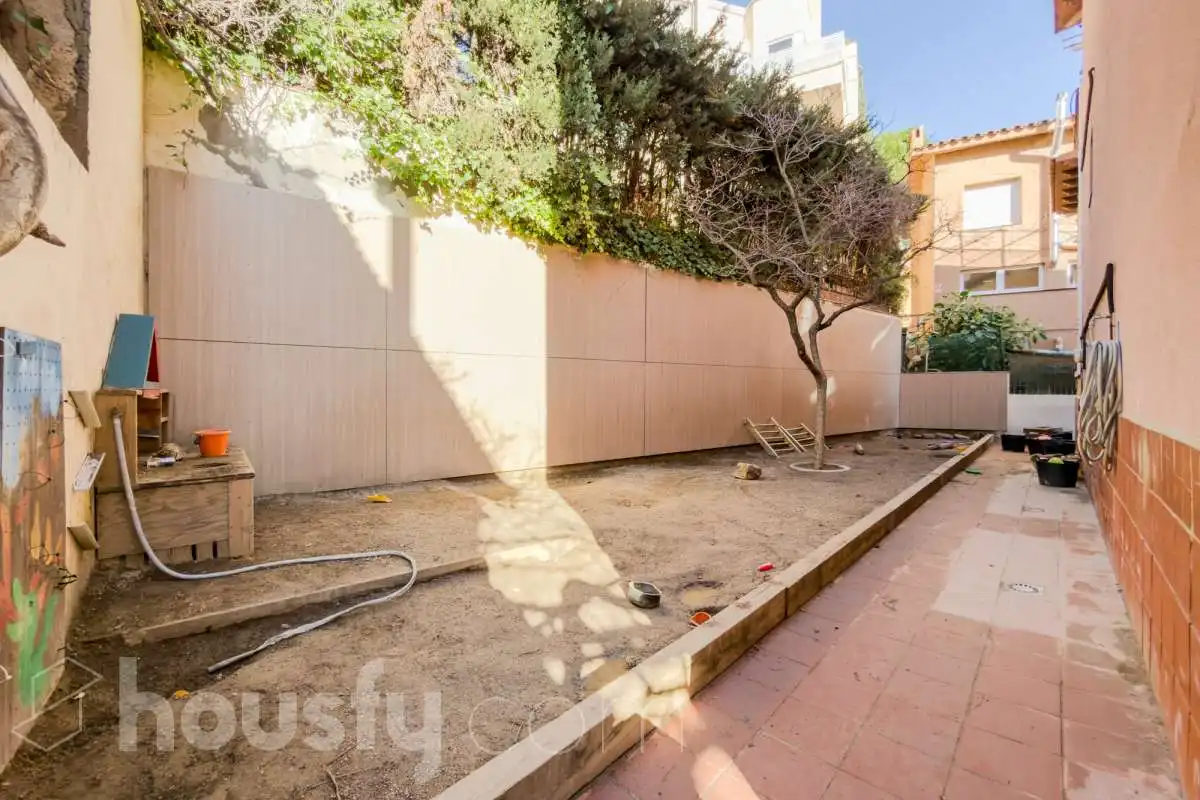 Jardín de Casa o chalet en venta en Barcelona con Aire acondicionado, Calefacción y Jardín privado