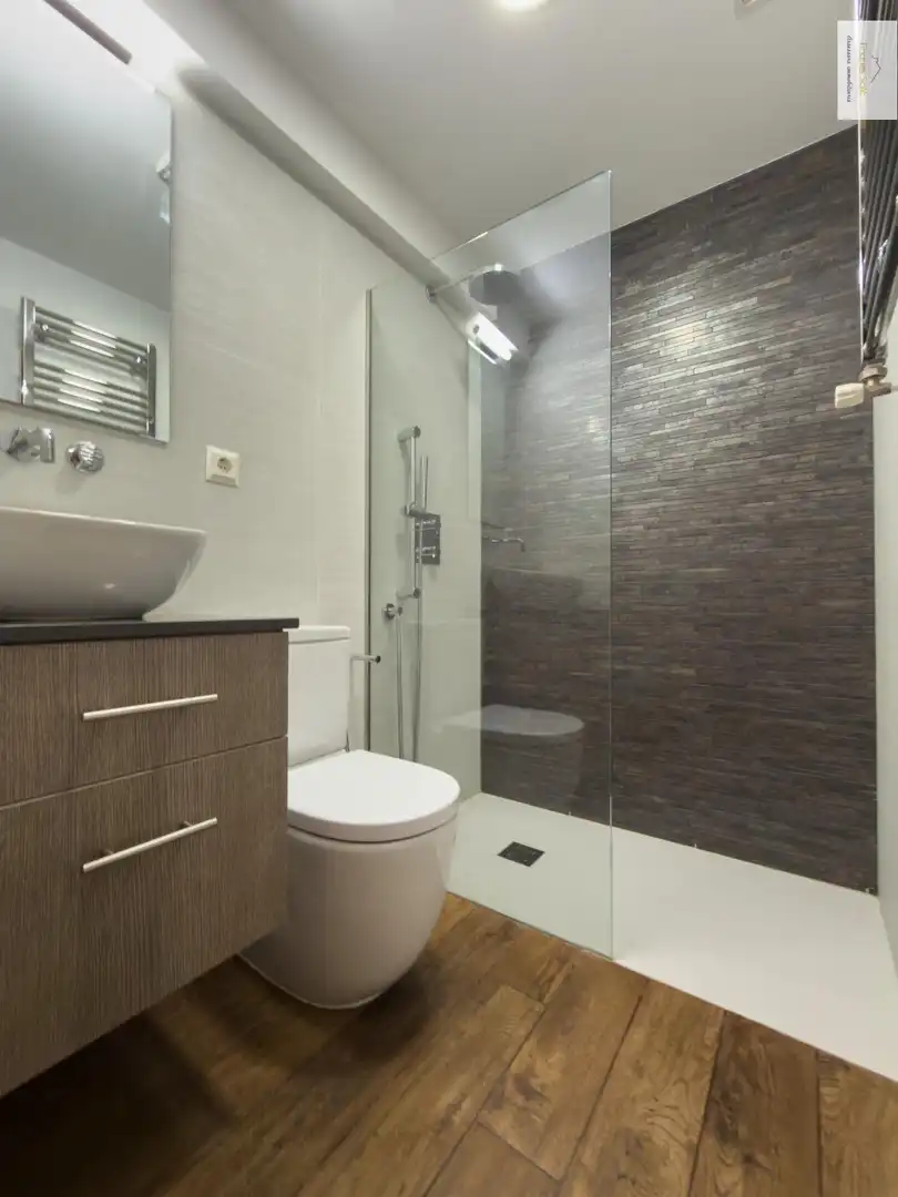 Badezimmer von Wohnung zum Verkauf in Badalona mit Klimaanlage, Heizung und Terrasse