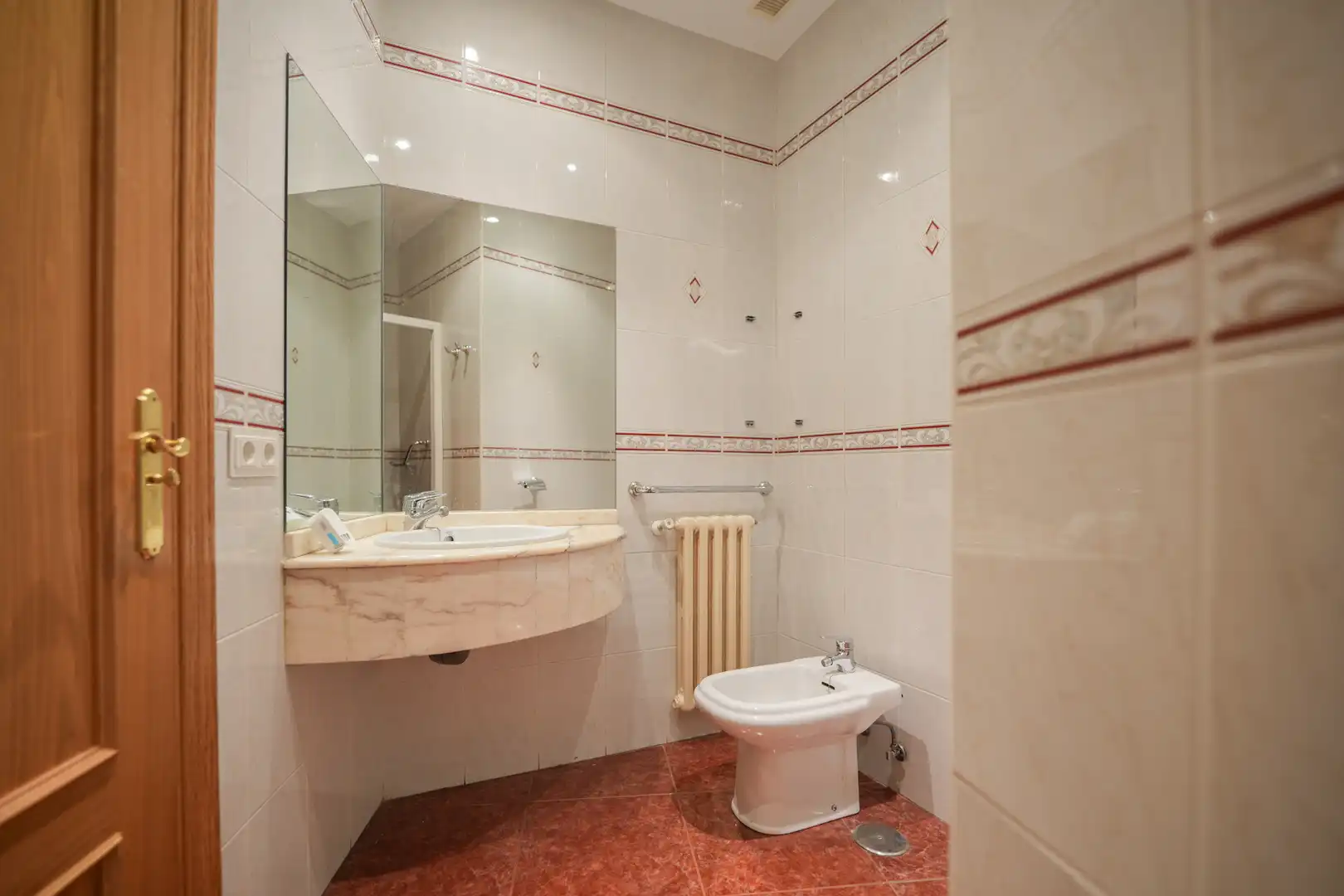 Bathroom of Flat for sale in Valladolid  with Heating, Parquet flooring and Storage room
