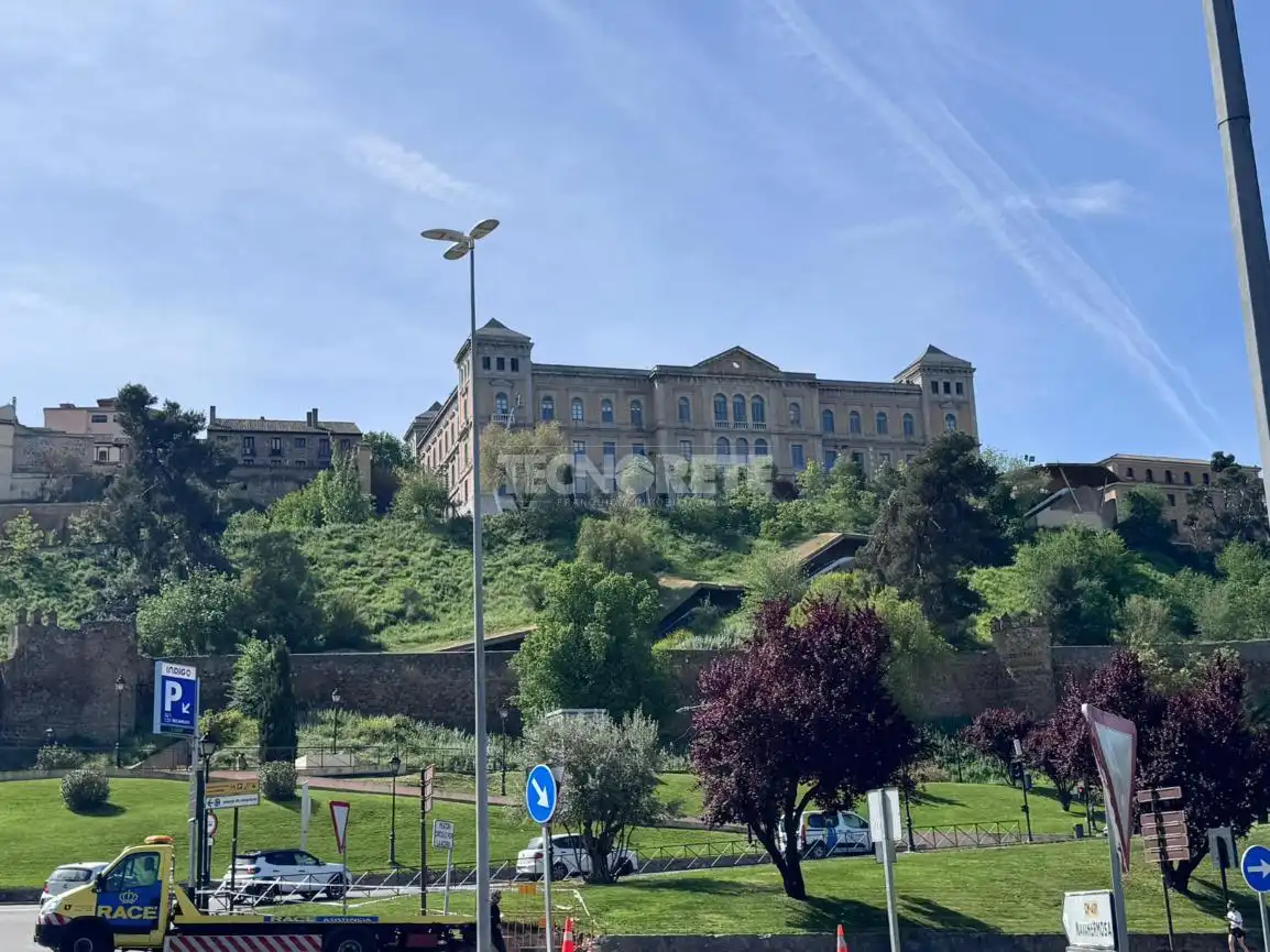 Vista exterior de Casa adosada en venta en Toledo con Calefacción y Jardín privado