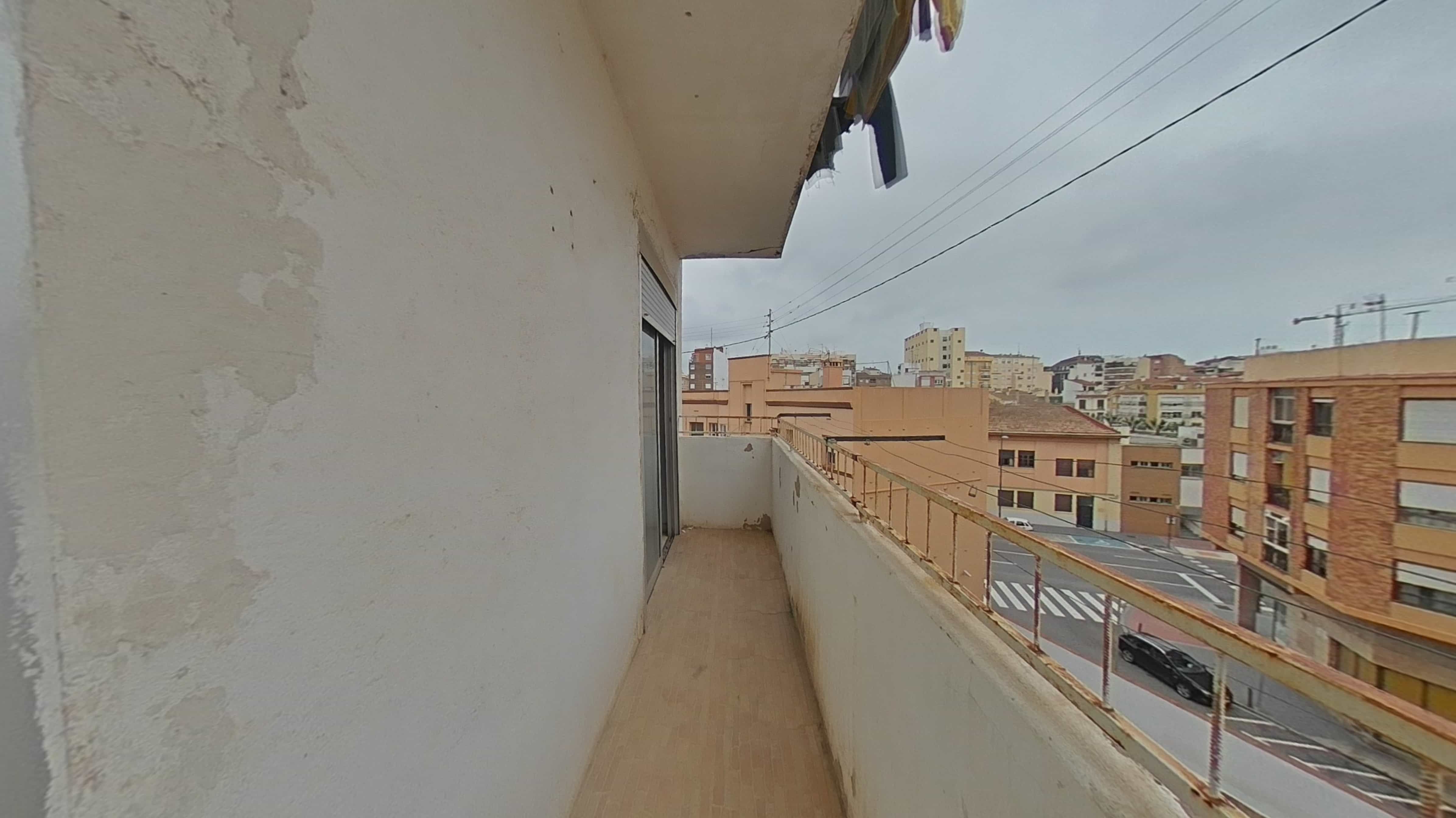 Terraza de Piso en venta en Castellón de la Plana / Castelló de la Plana con Balcón