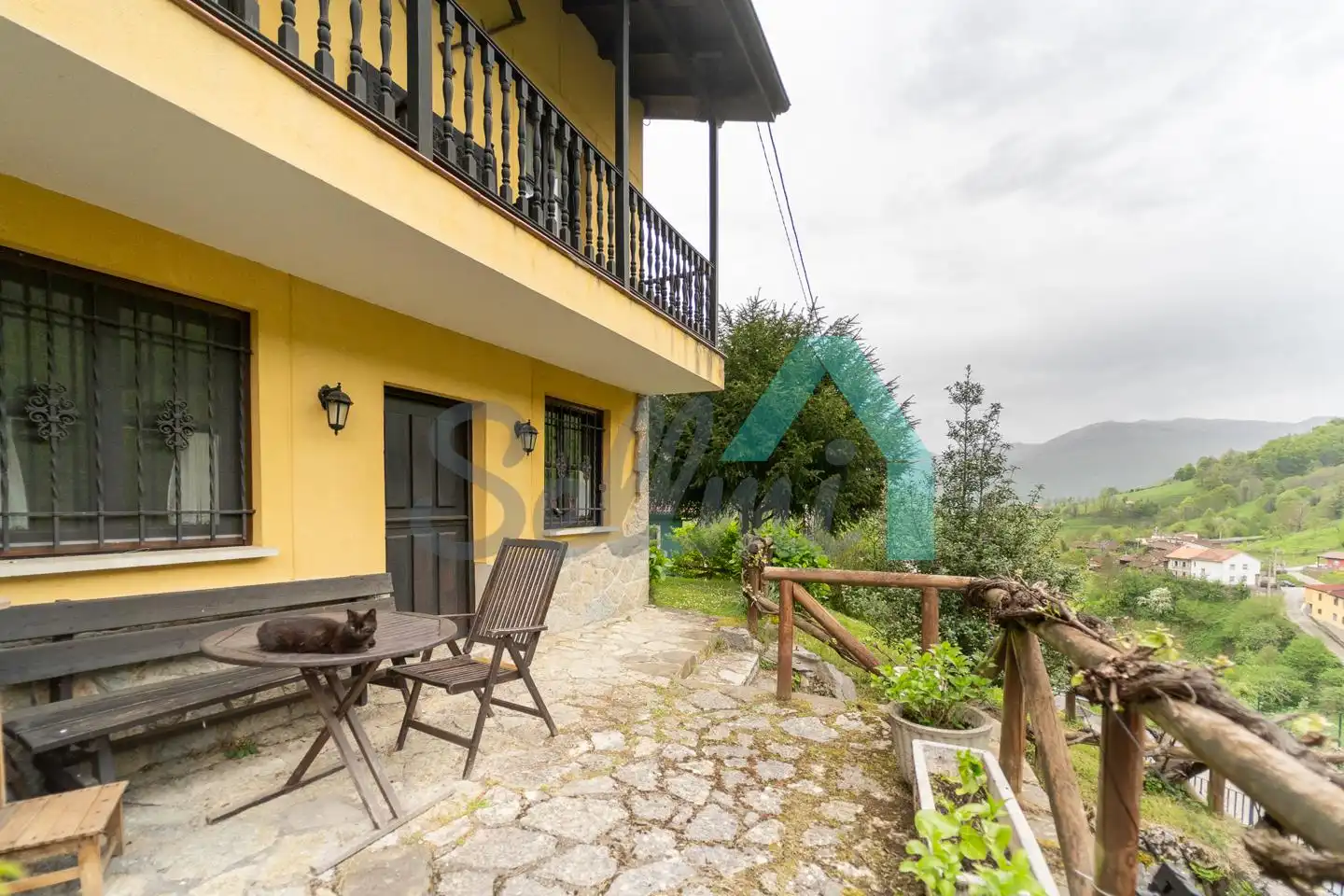 Vista exterior de Casa o chalet en venta en Quirós con Calefacción, Jardín privado y Terraza