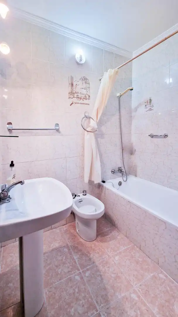 Baño de Casa o chalet en venta en Cheles con Terraza, Trastero y Balcón