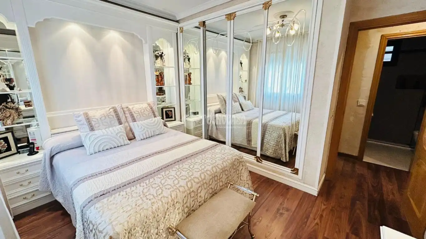Habitación de Piso en venta en Madrid con Aire acondicionado, Calefacción y Jardín privado