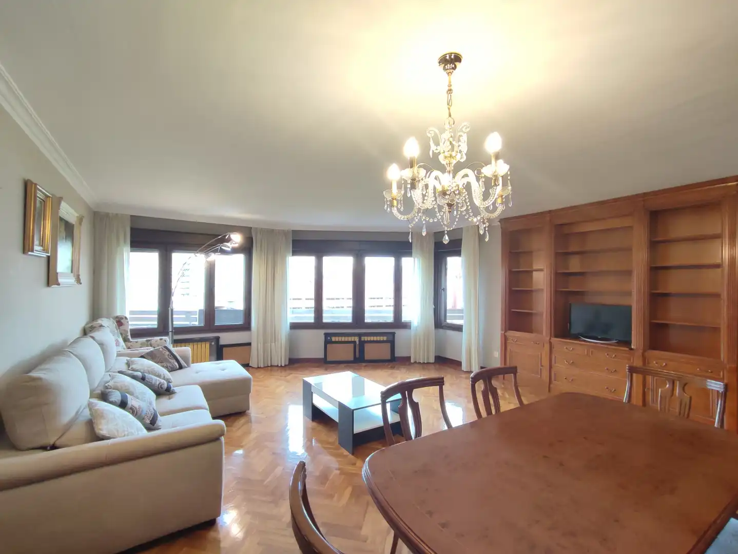 Sala de estar de Piso de alquiler en Gijón  con Calefacción, Parquet y Amueblado