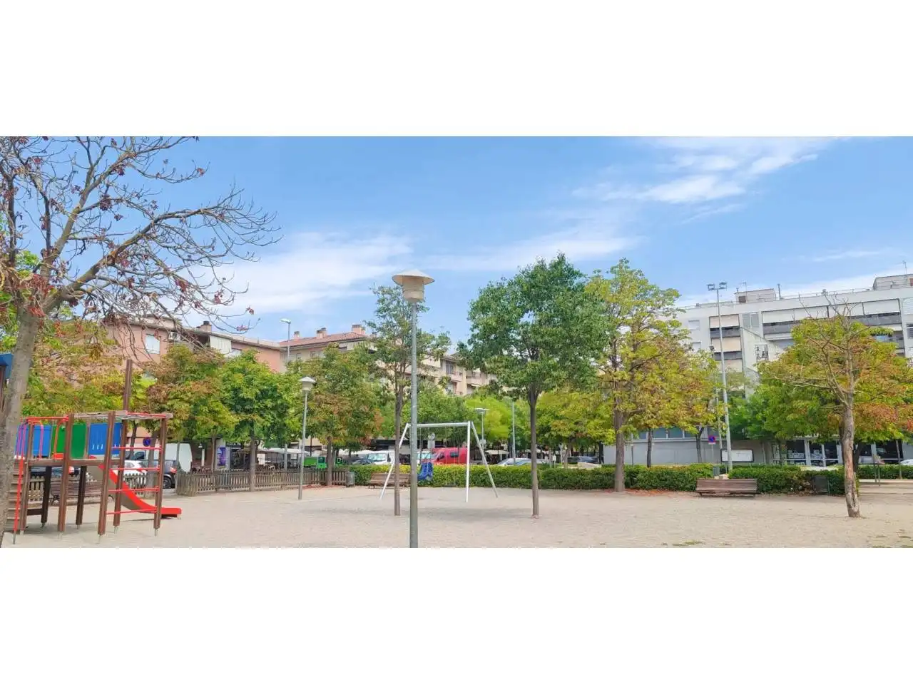 Vista exterior de Àtic en venda en Girona amb Calefacció, Terrassa i Alarma