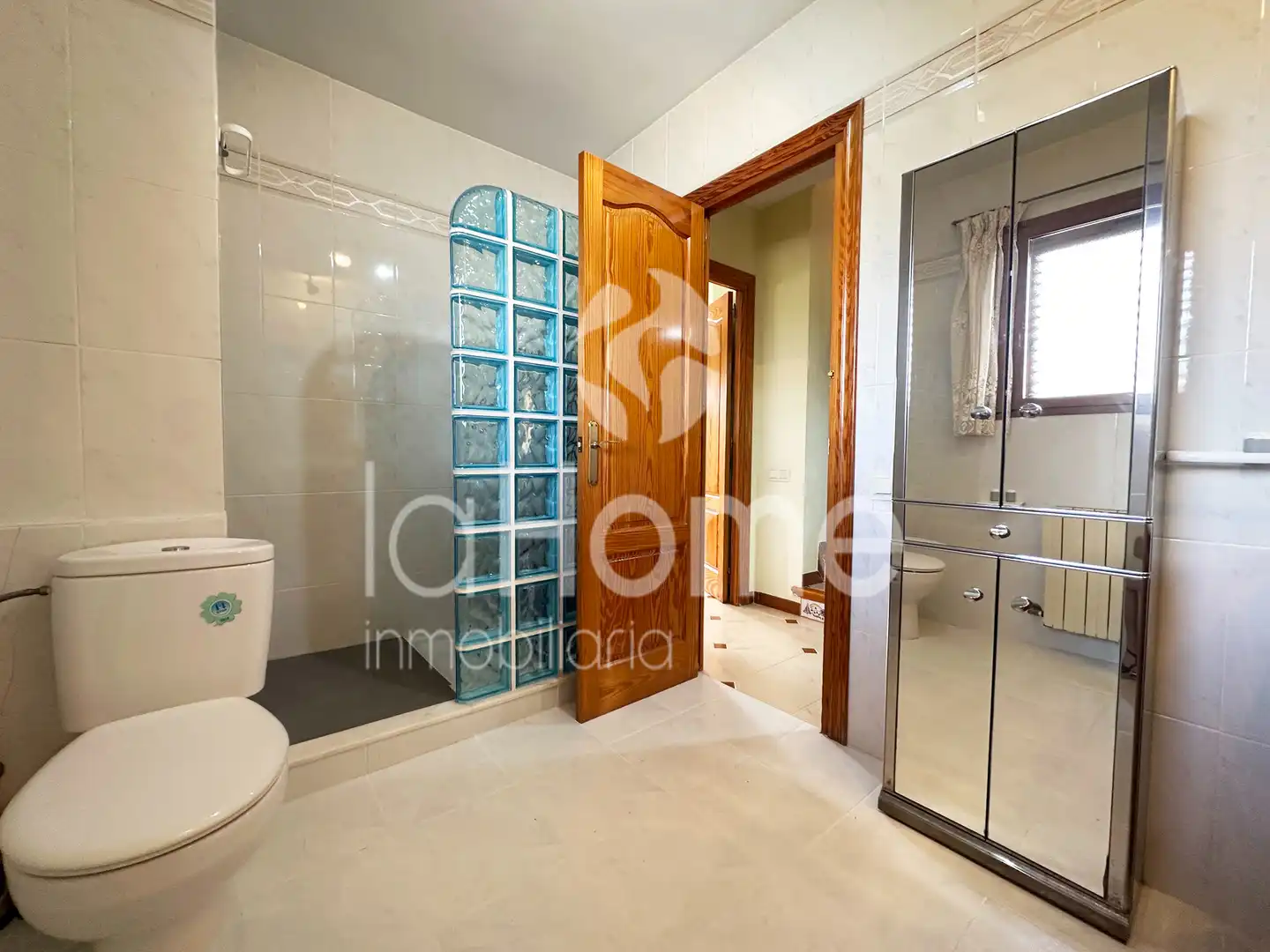 Badezimmer von Haus oder Chalet zum Verkauf in Paterna mit Klimaanlage, Heizung und Privatgarten