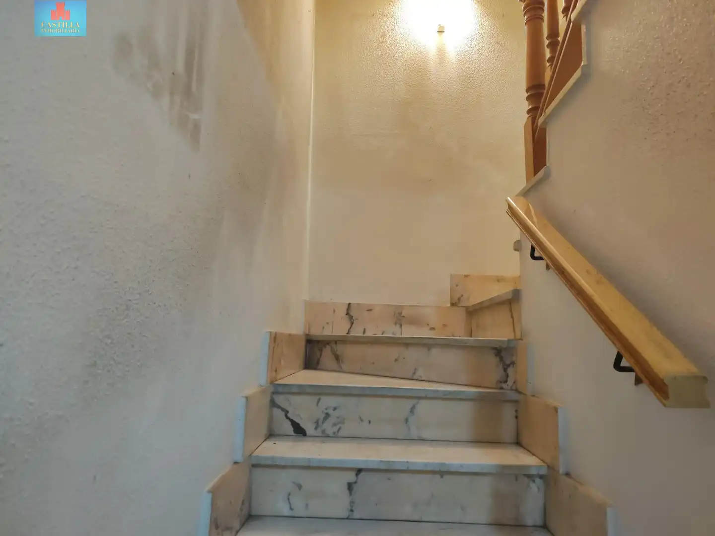 Casa adosada en venta en Ávila con Calefacción, Jardín privado y Trastero